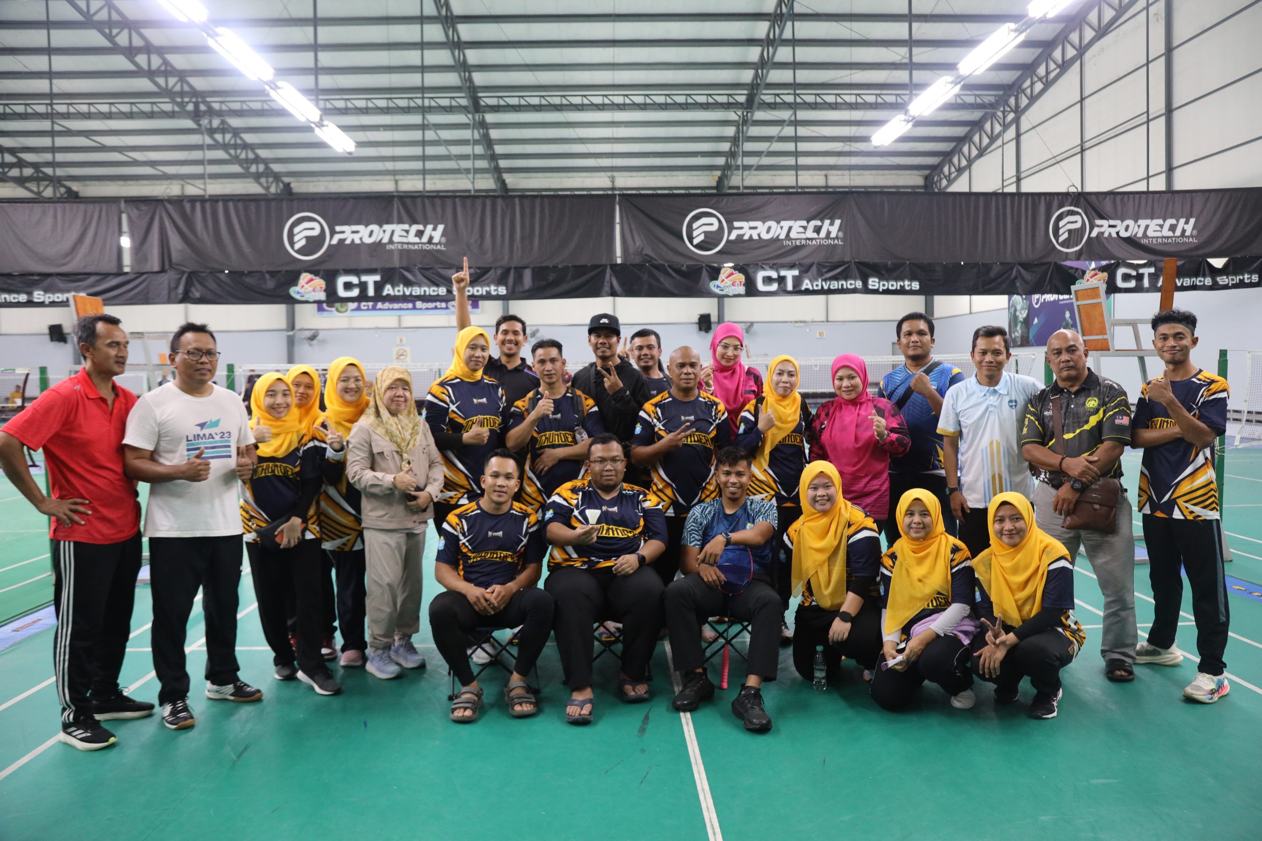 JUARA BADMINTON I-FIT 2025 DINOBATKAN!